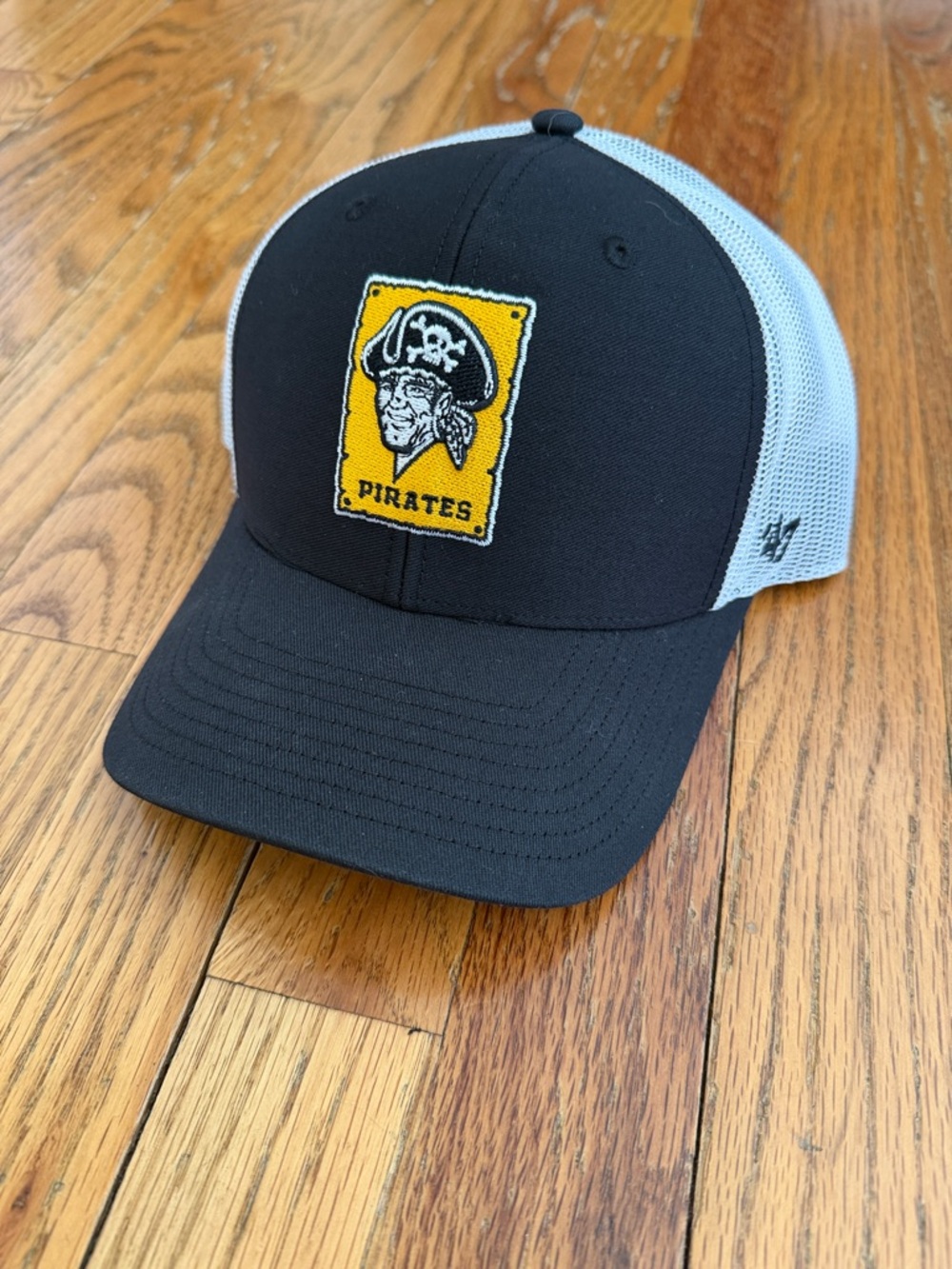 47 Brand Pittsburgh Pirates Black and White Mesh Trucker Hat